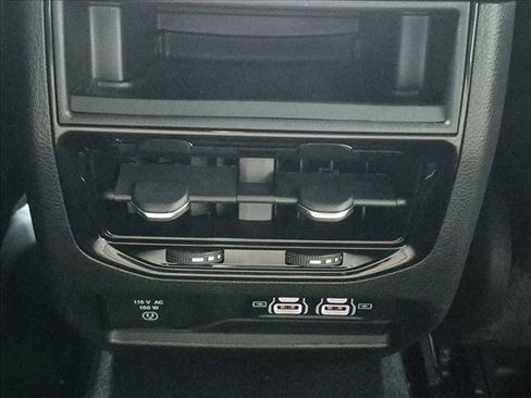 Used 2025 Jeep Grand Cherokee 4WD image 17