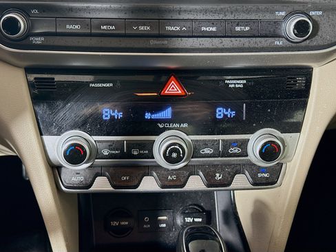 Used 2020 Hyundai Elantra SE image 16