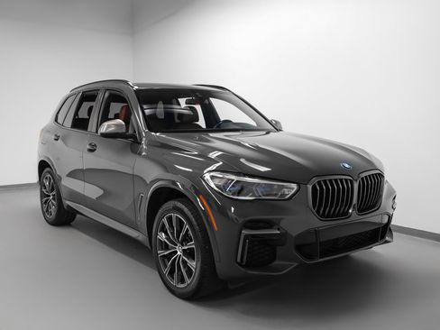 Used 2022 BMW X5 M50i w/ Executive Package image 9