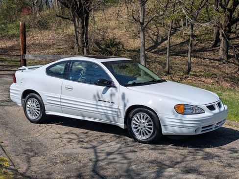 Used 2001 Pontiac Grand Am SE w/ Solid Value Appearance Pkg FWD image 9