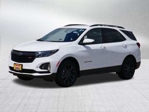 Used 2022 Chevrolet Equinox RS w/ Infotainment Package AWD/4WD image 3