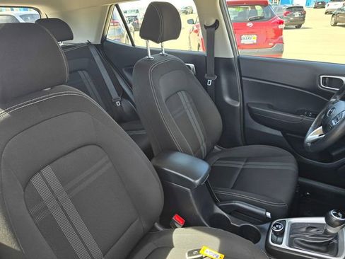 Used 2025 Hyundai Venue SEL FWD image 20