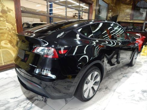 Used 2021 Tesla Model Y Long Range image 4