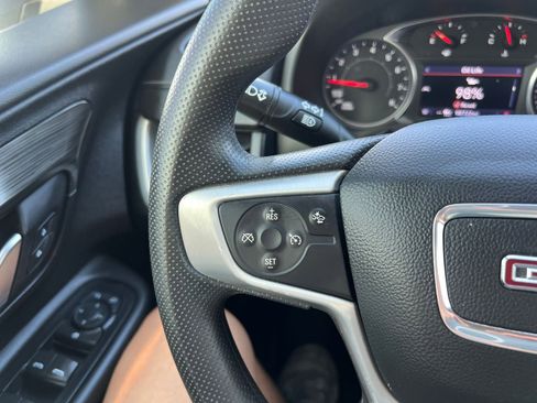Used 2022 GMC Terrain SLE w/ Driver Convenience Package FWD image 33