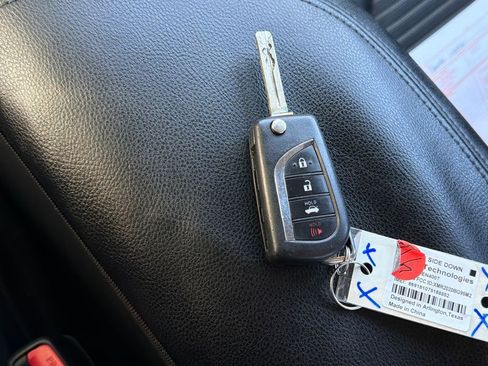 Used 2019 Toyota Camry SE FWD image 29