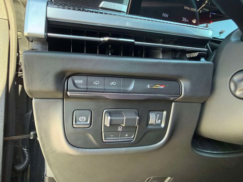 Used 2026 Cadillac Escalade V w/ LPO, ONYX Package image 63