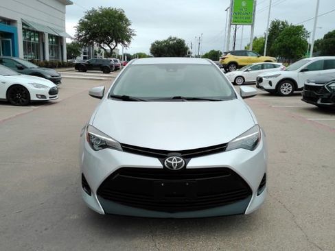 Used 2018 Toyota Corolla LE FWD image 2