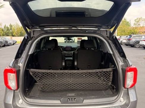 Used 2022 Ford Explorer XLT w/ Equipment Group 202A RWD image 9