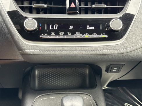 Used 2023 Toyota Corolla SE w/ SE Premium Package image 5