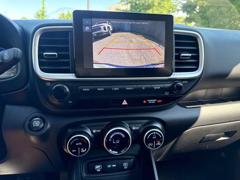 Certified 2025 Hyundai Venue SEL FWD image 27