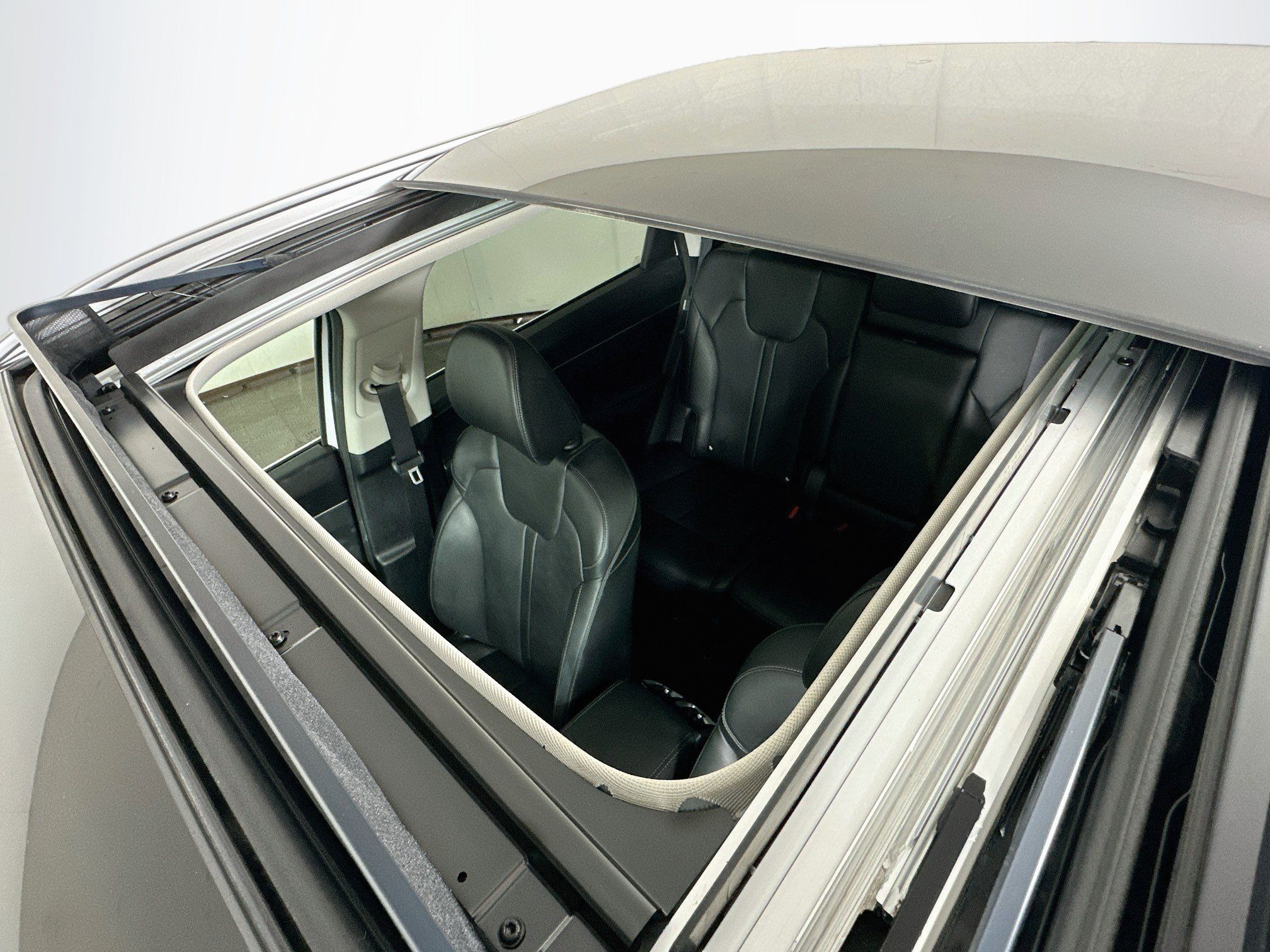 Certified 2025 Kia Sorento S w/ Panoramic Sunroof Package FWD image 21