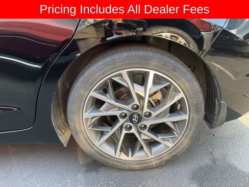 Used 2020 Hyundai Elantra Limited FWD image 3