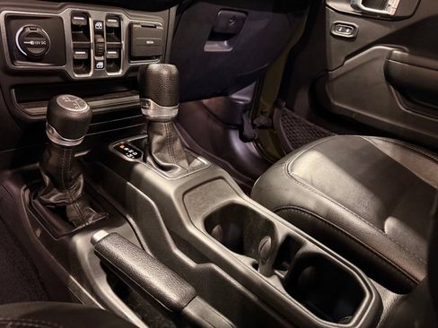 Used 2023 Jeep Gladiator Sport AWD/4WD image 25