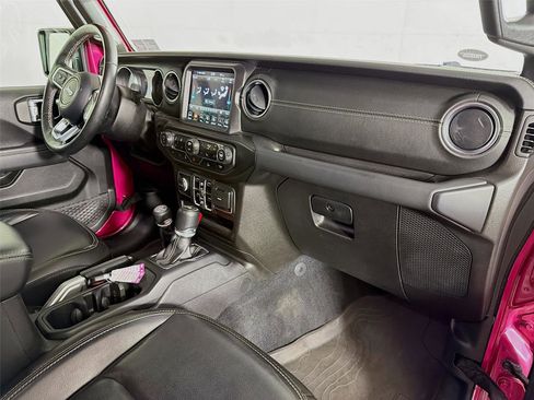 Used 2022 Jeep Wrangler Unlimited Sahara w/ Cold Weather Group AWD/4WD image 31