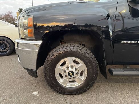 Used 2011 Chevrolet Silverado 2500 LT w/ Interior Plus Package image 11
