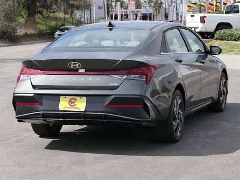 New 2025 Hyundai Elantra Limited image 2