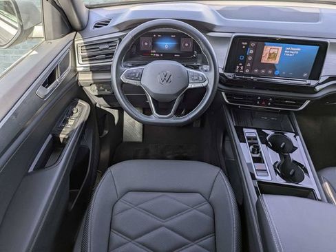 Certified 2025 Volkswagen Atlas Cross Sport SE AWD/4WD image 16