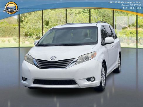 Used 2014 Toyota Sienna XLE w/ XLE Premium Package FWD image 1