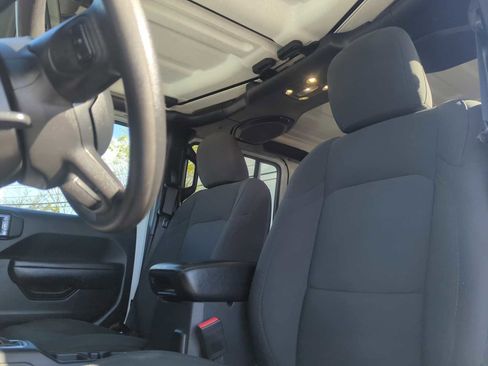 Used 2022 Jeep Gladiator Sport AWD/4WD image 13