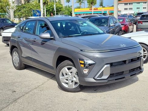 Certified 2025 Hyundai Kona SE image 7