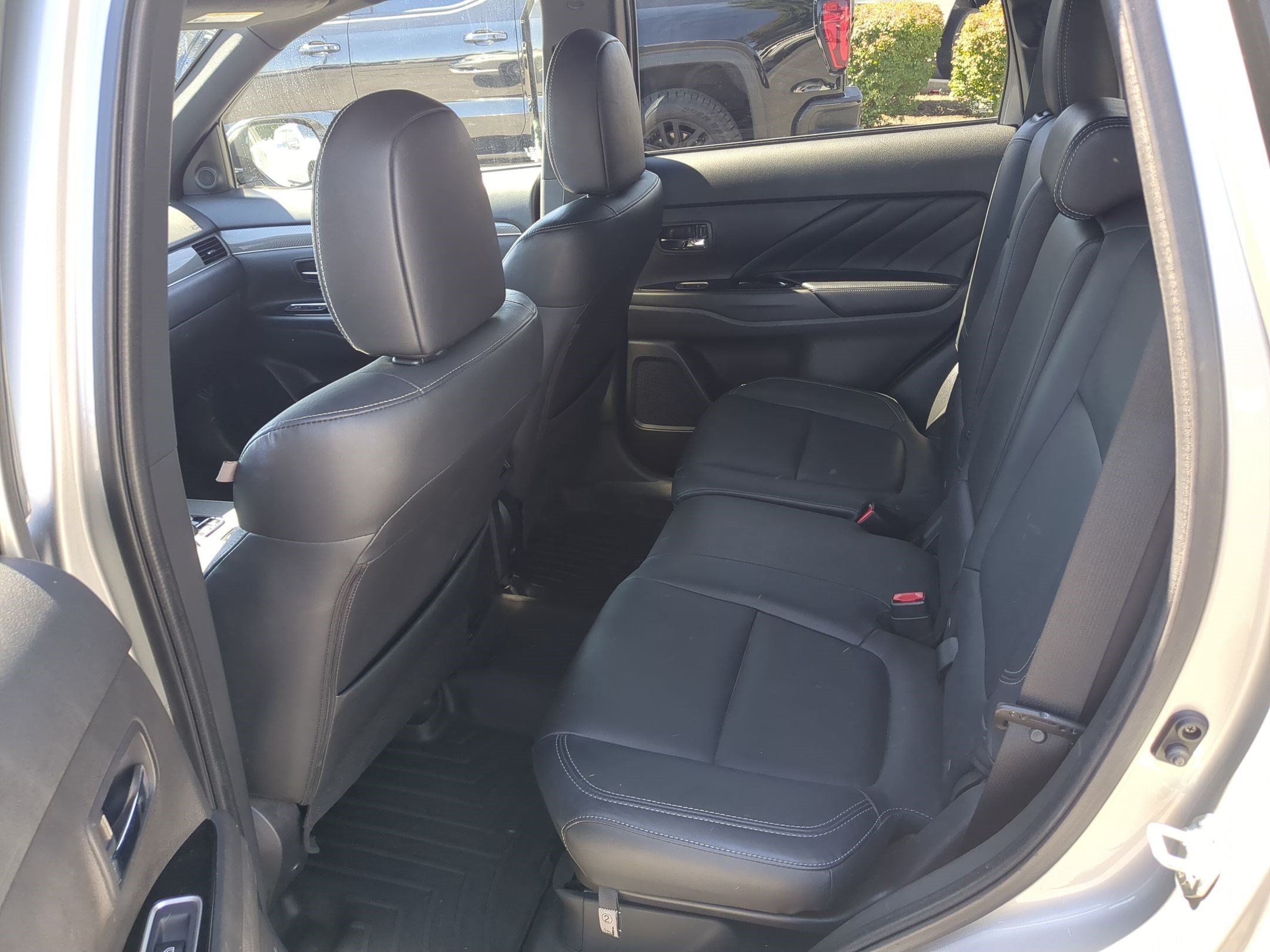 Used 2019 Mitsubishi Outlander SEL AWD/4WD image 28