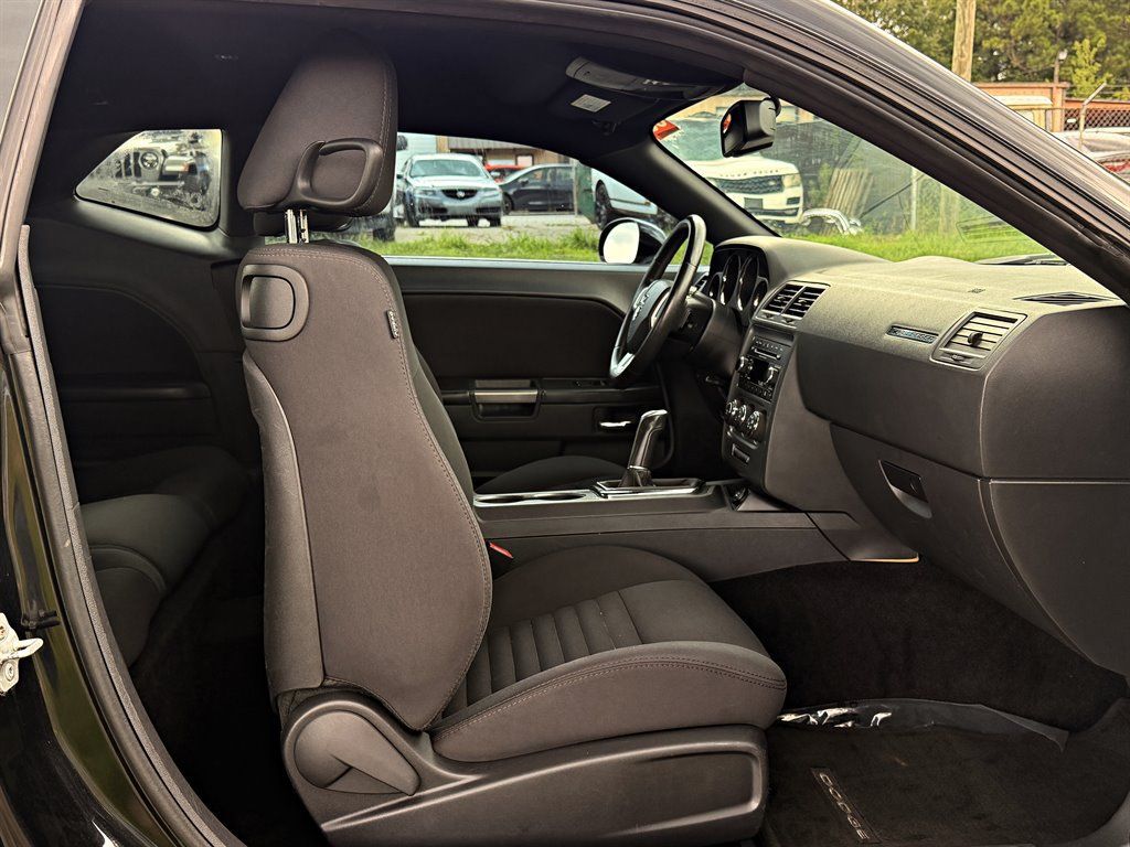 Used 2014 Dodge Challenger R/T RWD image 11