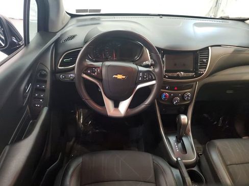 Used 2020 Chevrolet Trax LT w/ LT Convenience Package AWD/4WD image 15