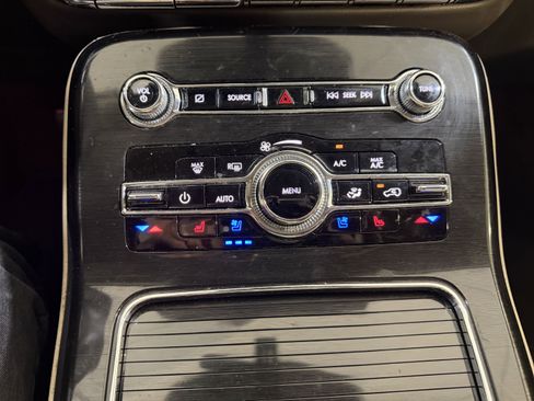 Used 2023 Lincoln Nautilus Reserve FWD image 16