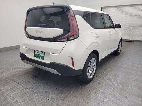 Used 2025 Kia Soul LX FWD image 9