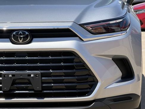 Used 2025 Toyota Grand Highlander AWD image 9