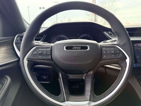 New 2026 Jeep Grand Cherokee Altitude image 17