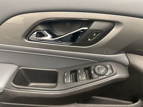 Used 2021 Chevrolet Traverse LT w/ LT Premium Package image 27