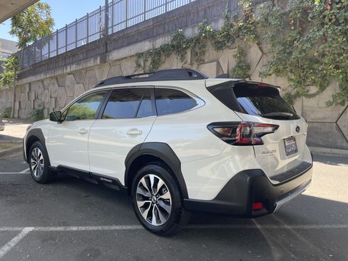 Used 2025 Subaru Outback Limited AWD/4WD image 11