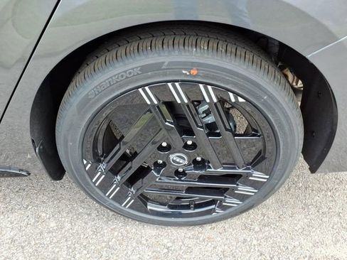 New 2026 Nissan Sentra SR FWD image 4