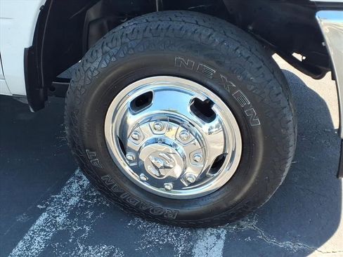 Used 2024 RAM 3500 Tradesman w/ Chrome Appearance Group AWD/4WD image 16