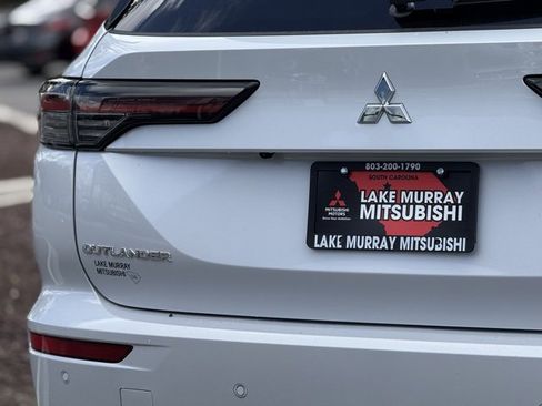 New 2025 Mitsubishi Outlander SE image 10