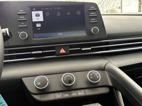 Certified 2025 Hyundai Elantra SE image 10