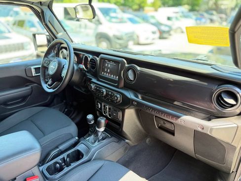 Used 2022 Jeep Wrangler Unlimited Sport AWD/4WD image 18