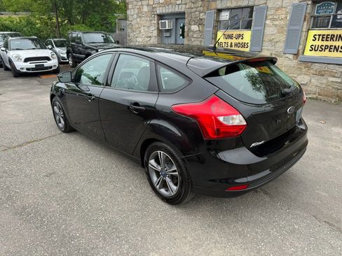 Used 2014 Ford Focus SE w/ SE Sport Package FWD image 4