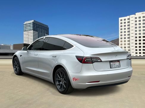 Used 2018 Tesla Model 3 Long Range RWD image 3