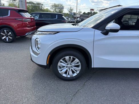 New 2026 Mitsubishi Outlander ES AWD/4WD image 9