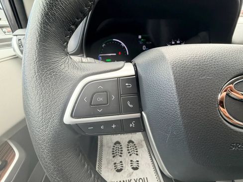 Used 2023 Toyota Sienna XLE AWD/4WD image 13