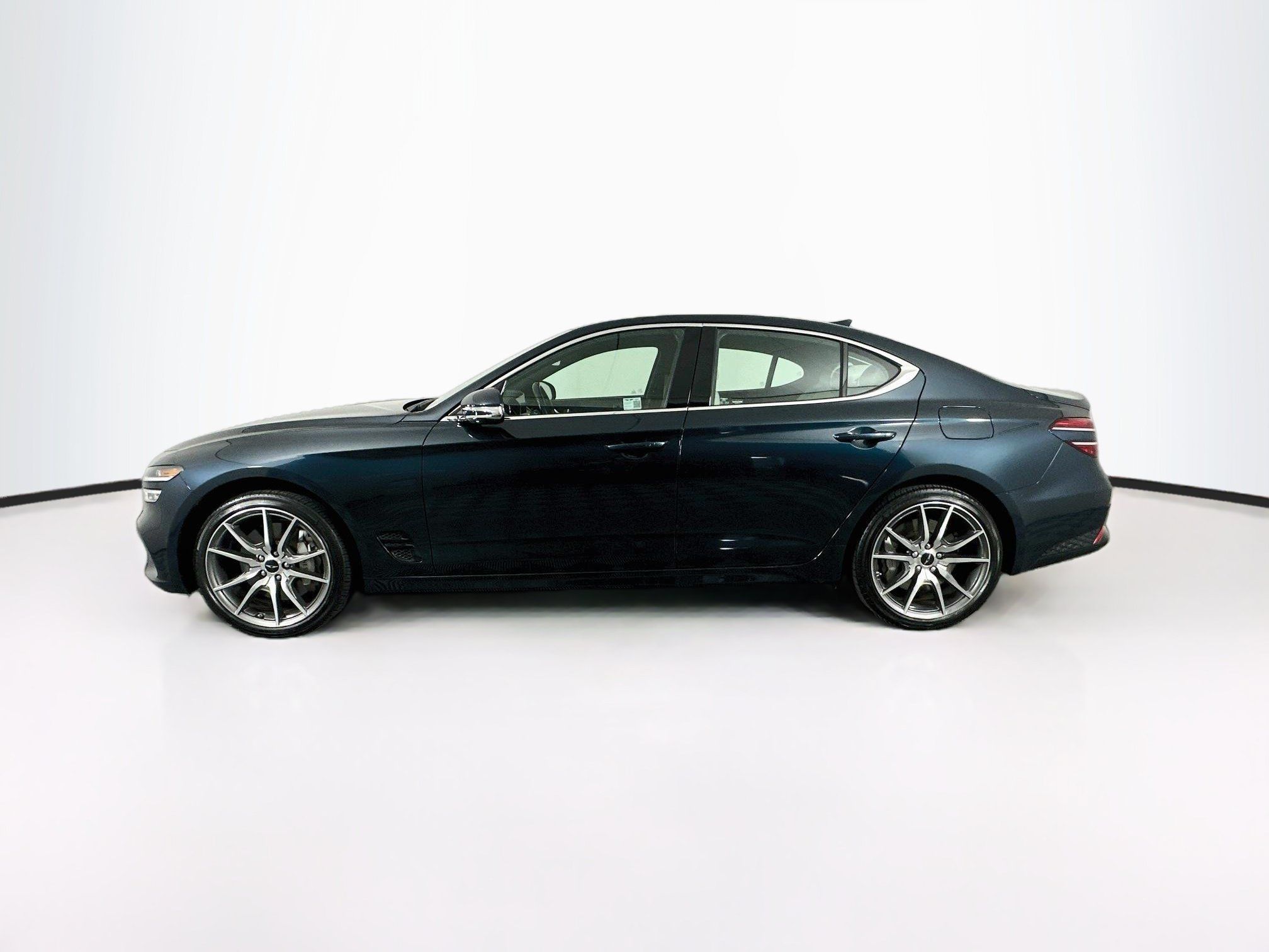 Used 2025 Genesis G70 2.5T AWD/4WD image 4
