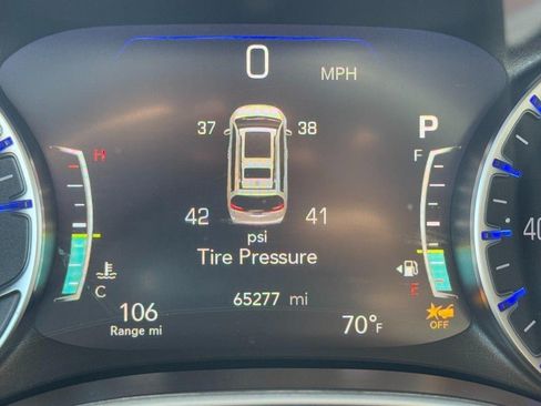 Used 2024 Chrysler Pacifica Touring-L FWD image 24