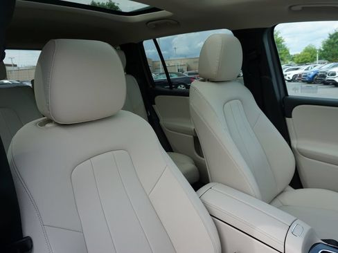 Used 2025 Mercedes-Benz GLB 250 image 64