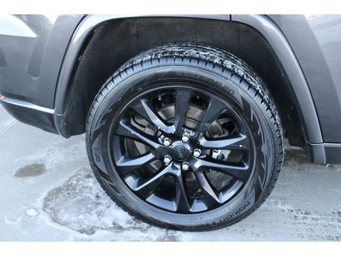 Used 2021 Jeep Grand Cherokee Laredo X image 39