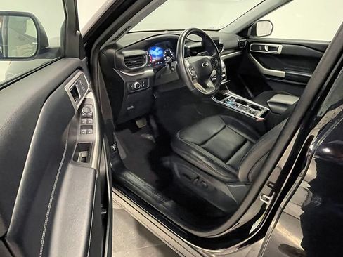 Used 2021 Ford Explorer XLT w/ Equipment Group 202A AWD/4WD image 21