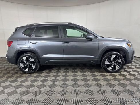Certified 2024 Volkswagen Taos SE AWD/4WD image 2