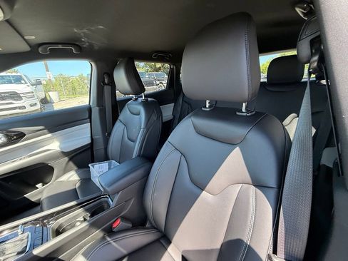 New 2026 Jeep Compass Limited AWD/4WD image 12