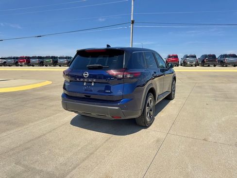 Used 2025 Nissan Rogue SV image 5